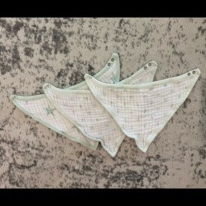 Aiden muslin bibs